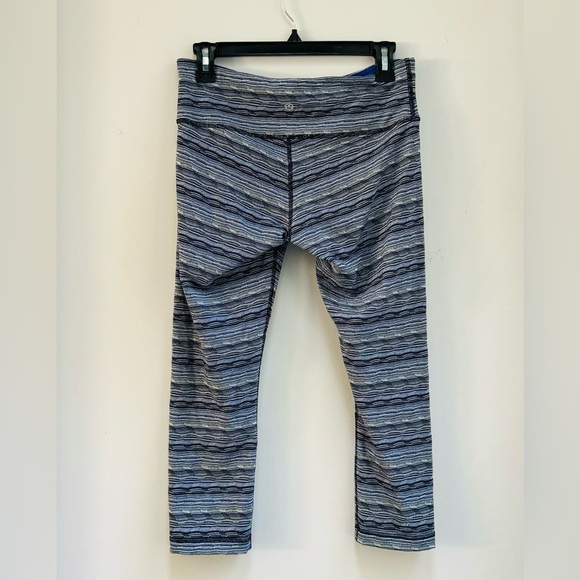 Lululemon Cropped leggings Blue Pattern W8 - Picture 7 of 7